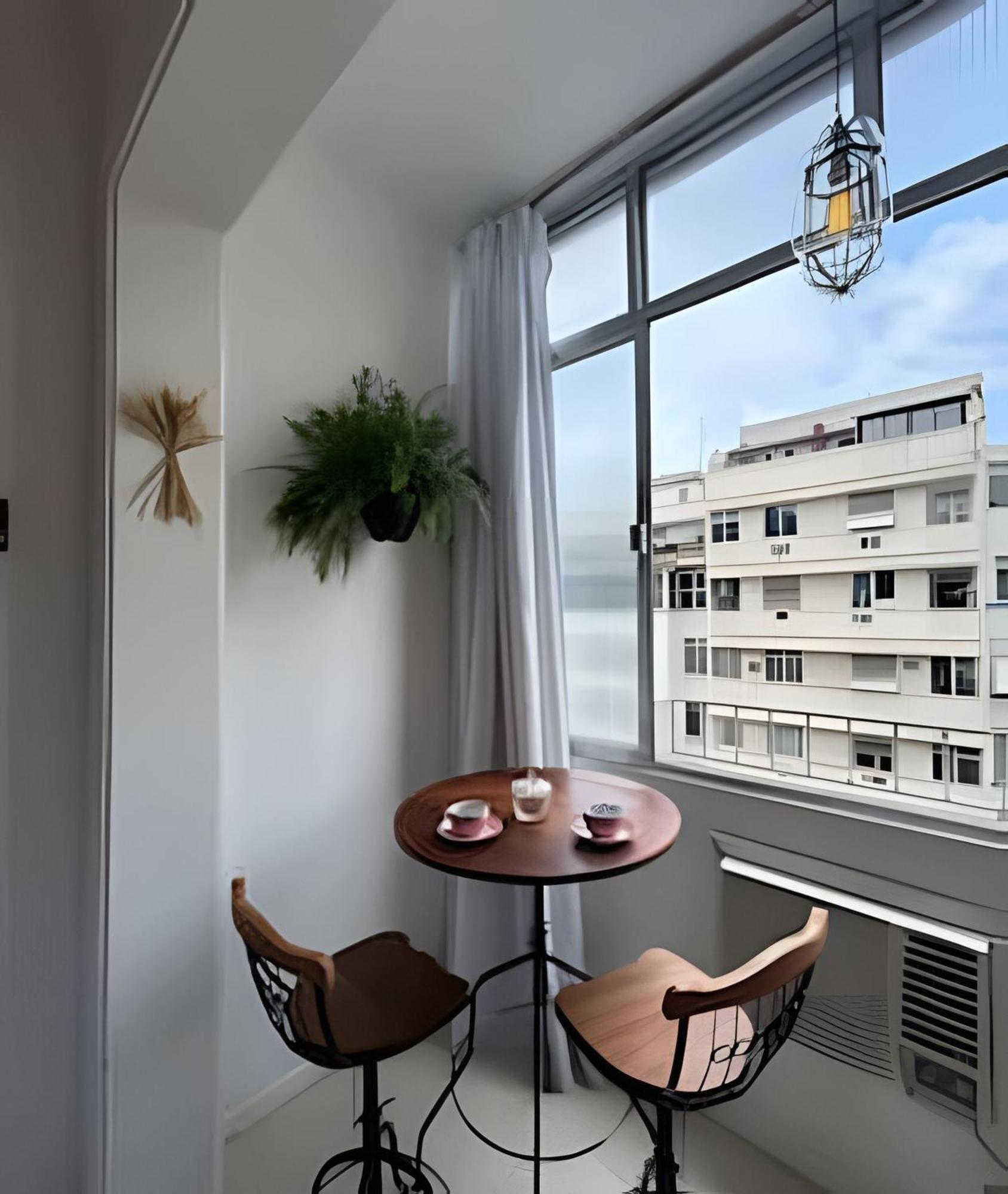 Em Copacabana A 100 Metros Da Apartamento *