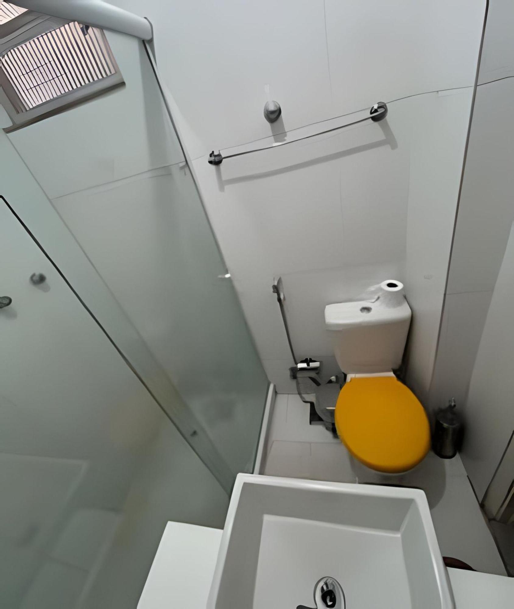 Em Copacabana A 100 Metros Da Apartamento *